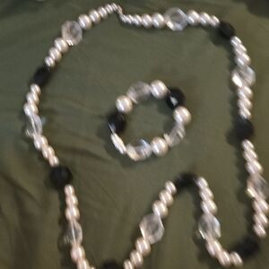 Elegant Pearl and Black Bead Necklace Set